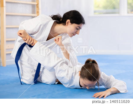 Karateka demonstrated their skills Karateka demonstrated their skills 140511020