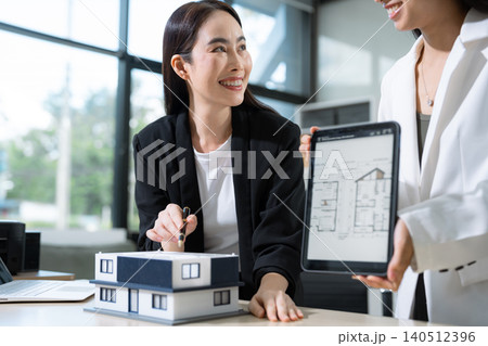 Considering buying a home, investing in real estate. Sell home online. Considering buying a home, investing in real estate. Sell home online. 140512396