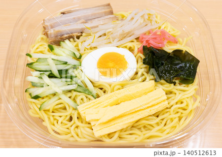 おいしいコンビニ食品の冷やし中華 おいしいコンビニ食品の冷やし中華 140512613