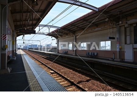 多屋駅(たやえき)名鉄常滑線のプラットホーム 多屋駅(たやえき)名鉄常滑線のプラットホーム 140513654