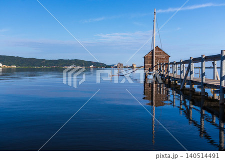 穏やかな朝の東郷湖の風景 穏やかな朝の東郷湖の風景 140514491
