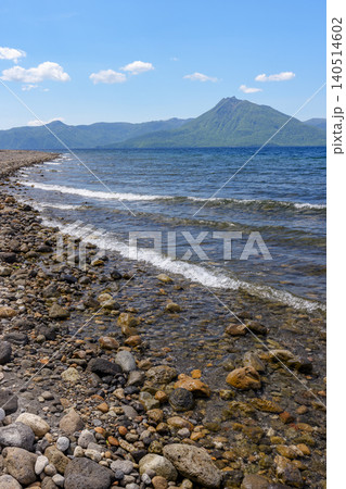支笏湖ブルーに輝く支笏湖と恵庭岳 北海道を代表する絶景 支笏湖ブルーに輝く支笏湖と恵庭岳 北海道を代表する絶景 140514602