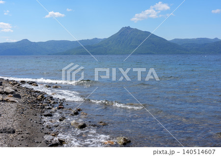 支笏湖ブルーに輝く支笏湖と恵庭岳 北海道を代表する絶景 支笏湖ブルーに輝く支笏湖と恵庭岳 北海道を代表する絶景 140514607