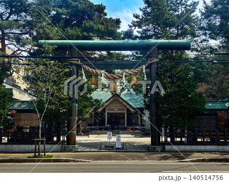 白石神社 鳥居と社殿 札幌市白石区 木陰 白石神社 鳥居と社殿 札幌市白石区 木陰 140514756