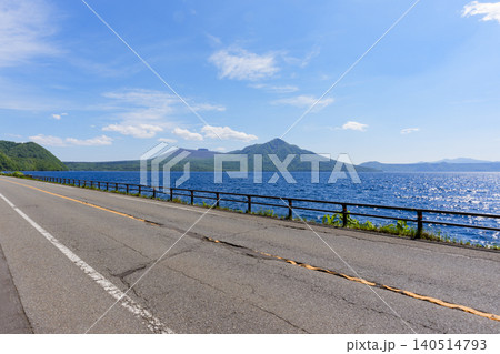 支笏湖と樽前山 風不死岳を望む北海道の絶景ドライブロード 支笏湖と樽前山 風不死岳を望む北海道の絶景ドライブロード 140514793