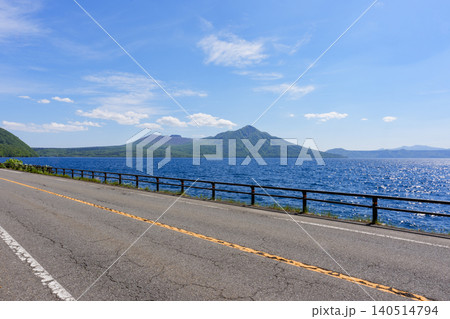 支笏湖と樽前山 風不死岳を望む北海道の絶景ドライブロード 支笏湖と樽前山 風不死岳を望む北海道の絶景ドライブロード 140514794