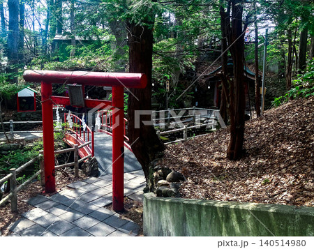 白石神社 境内の鳥居 札幌市白石区 木陰 白石神社 境内の鳥居 札幌市白石区 木陰 140514980