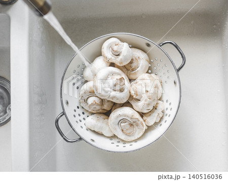 White button mushrooms in a colander White button mushrooms in a colander 140516036