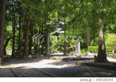 山梨県にある景徳院の境内 山梨県にある景徳院の境内 140520293