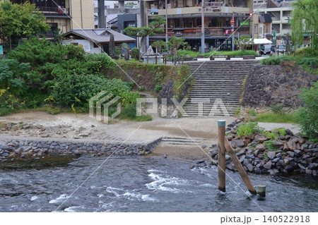 宇治橋 三の間から眺める夢浮橋広場(京都府宇治市) 宇治橋 三の間から眺める夢浮橋広場(京都府宇治市) 140522918