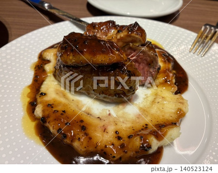 牛肉のロッシーニ風 牛肉のロッシーニ風 140523124