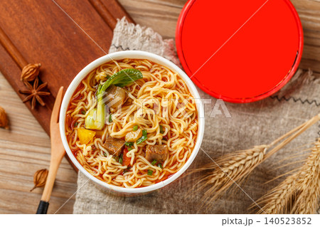Braised Beef Instant Noodles in Cup with Vegetables Braised Beef Instant Noodles in Cup with Vegetables 140523852