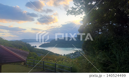 奄美大島嘉鉄　ハートが見える風景と夕暮れ 140524499