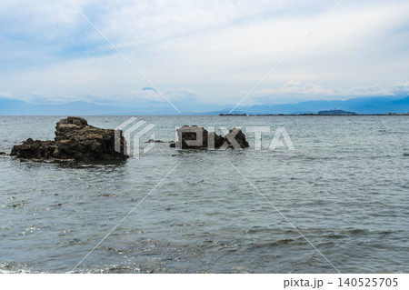 神奈川県 葉山町の初夏の海岸風景 神奈川県 葉山町の初夏の海岸風景 140525705