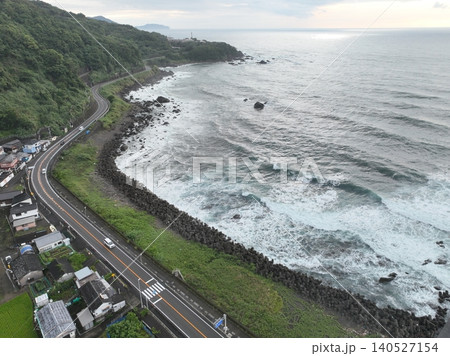 高知県黒潮町 土佐白浜駅と沿岸集落の早朝空撮 高知県黒潮町 土佐白浜駅と沿岸集落の早朝空撮 140527154