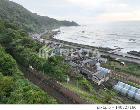 高知県黒潮町 土佐白浜駅と沿岸集落の早朝空撮 高知県黒潮町 土佐白浜駅と沿岸集落の早朝空撮 140527160