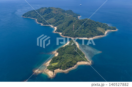 瀬戸内海に浮かぶ津島の空撮風景 瀬戸内海に浮かぶ津島の空撮風景 140527882