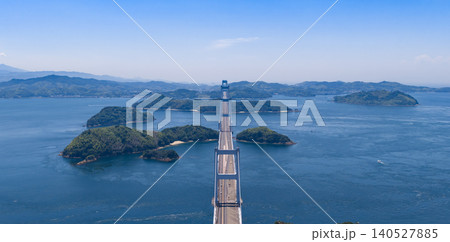 正面から望む来島海峡大橋の空撮 140527885