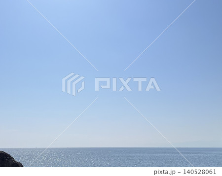 広い水色の空と海 広い水色の空と海 140528061