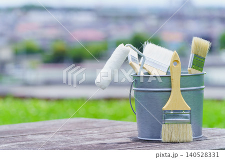 塗装道具と街並み|リフォーム・塗装業者・DIY イメージ 塗装道具と街並み|リフォーム・塗装業者・DIY イメージ 140528331