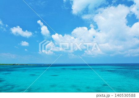 沖縄　宮古島　夏の青空と海 140530588