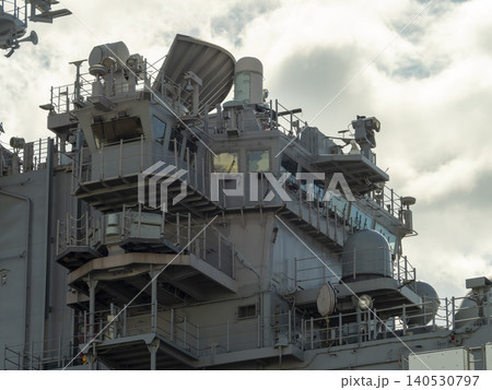 アメリカ級強襲揚陸艦「アメリカ」の艦橋 アメリカ級強襲揚陸艦「アメリカ」の艦橋 140530797