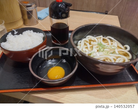 駅中の立ち食いうどんの鶏天うどん定食 駅中の立ち食いうどんの鶏天うどん定食 140532057