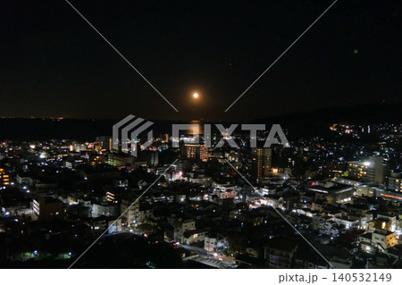 静岡県 伊東温泉の市街地 夜景 静岡県 伊東温泉の市街地 夜景 140532149