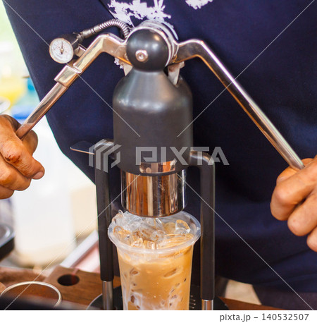 Man dripping coffee in the park 140532507