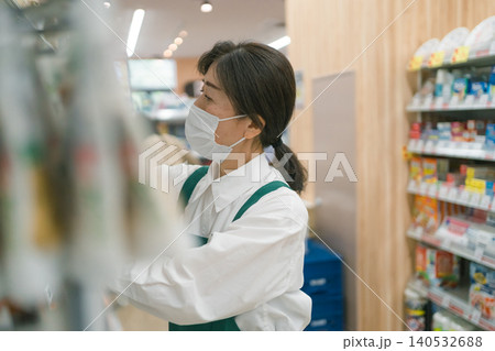supermarket 140532688