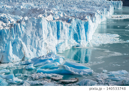 Perito moreno glaciers blue ice wall frozen lake scenic landscape icy cliff glacier front cold water Patagonia view 140533748
