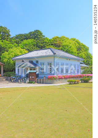 愛知県蒲郡市、海辺の文学記念館とつつじの風景 愛知県蒲郡市、海辺の文学記念館とつつじの風景 140535234