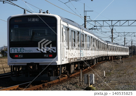 川越車両センターを出発していく 209系 MUE-Train 140535825