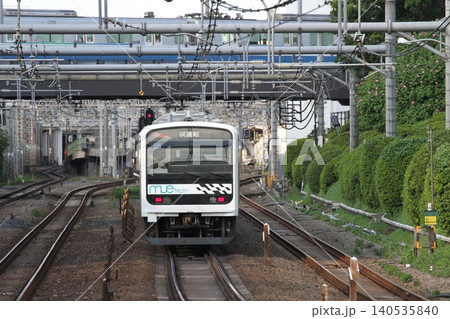 目白を後にする 209系 MUE-Train 目白を後にする 209系 MUE-Train 140535840