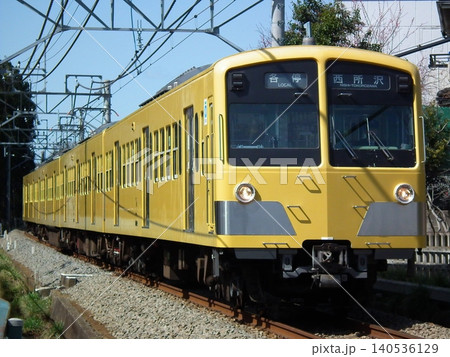 西武球場前～下山口を走行する 西武 新101系 241F 140536129