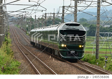 TWILIGHT EXPRESS 瑞風 湖西線 近江中庄駅を行く TWILIGHT EXPRESS 瑞風 湖西線 近江中庄駅を行く 140536806