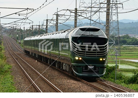 TWILIGHT EXPRESS 瑞風 湖西線 近江中庄駅を行く TWILIGHT EXPRESS 瑞風 湖西線 近江中庄駅を行く 140536807