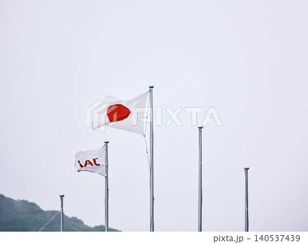 競技場の日本国旗 140537439