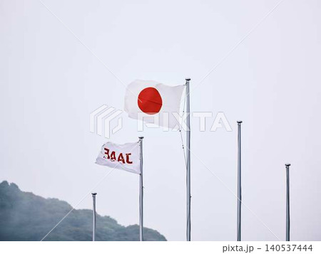 競技場の日本国旗 競技場の日本国旗 140537444