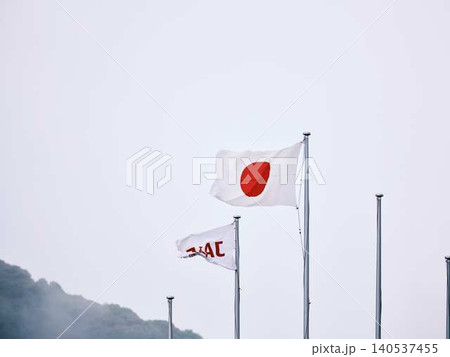 競技場の日本国旗 140537455