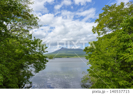 大沼国定公園から望む北海道駒ヶ岳と大沼の風景 大沼国定公園から望む北海道駒ヶ岳と大沼の風景 140537715