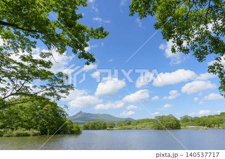 大沼国定公園から望む北海道駒ヶ岳と大沼の風景 140537717
