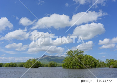 大沼国定公園から望む北海道駒ヶ岳と大沼の風景 140537721