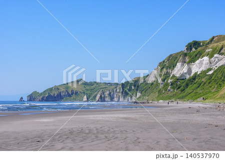 北海道室蘭市 イタンキ浜の鳴り砂と断崖が織りなす海岸風景 北海道室蘭市 イタンキ浜の鳴り砂と断崖が織りなす海岸風景 140537970