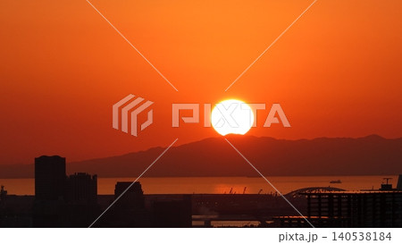 美しい夕日 140538184