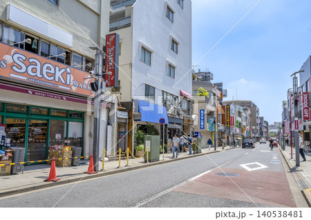 東京都世田谷区の都市風景 サザエさん通り 桜新町駅前商店街 東京都世田谷区の都市風景 サザエさん通り 桜新町駅前商店街 140538481