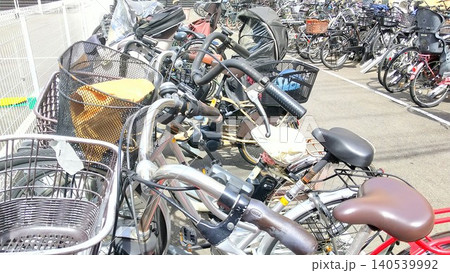 駐輪場に並んだ自転車 駐輪場に並んだ自転車 140539992