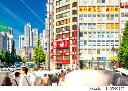 通勤ラッシュ・東京 新宿駅前 通勤ラッシュ・東京 新宿駅前 140540175