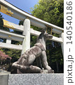 三峯神社の鳥居と狼像 140540186