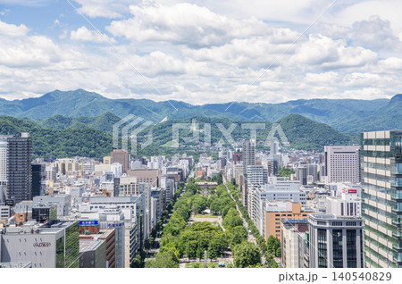 北海道札幌市 札幌市中心部 大通公園と札幌の街並み 北海道札幌市 札幌市中心部 大通公園と札幌の街並み 140540829